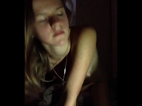 ❤️ Une fille se masturbe et jouit Porno juste at us ❌