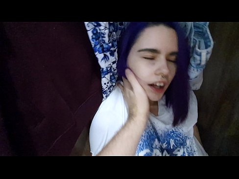❤️ J'ai trouvé ma soeur dans le placard et je l'ai aidée à jouir. Porno juste at us ❌